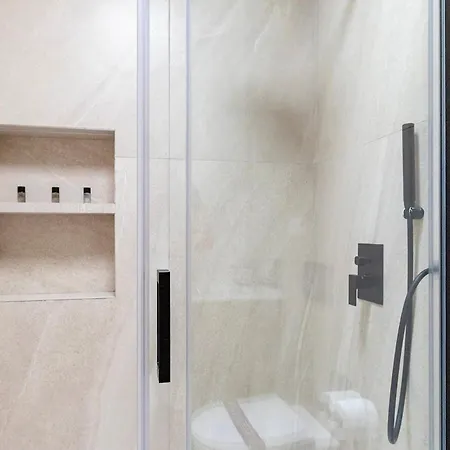 Price Vs Quality - Fully Equipped & Renovated 1br Montenero - Centre Διαμέρισμα *