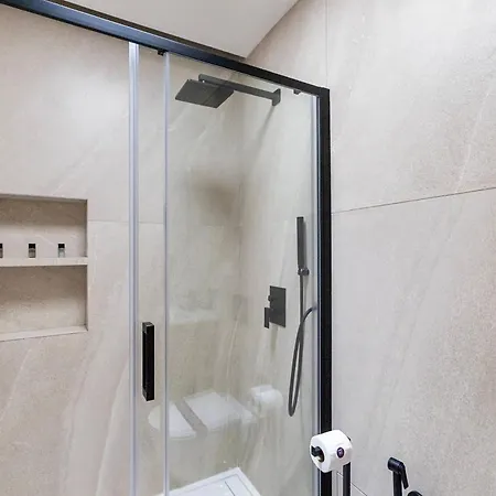 Price Vs Quality - Fully Equipped & Renovated 1br Montenero - Centre Διαμέρισμα *