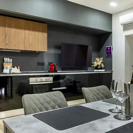 Price Vs Quality - Fully Equipped & Renovated 1br Montenero - Centre Διαμέρισμα Όλμπια