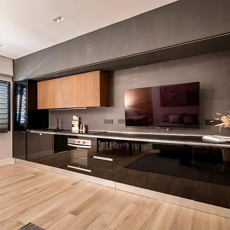 Price Vs Quality - Fully Equipped & Renovated 1br Montenero - Centre 아파트 올비아