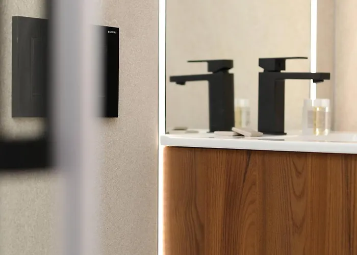 Suite Monte Nero Renovated 1Br Apartment, Central Olbia