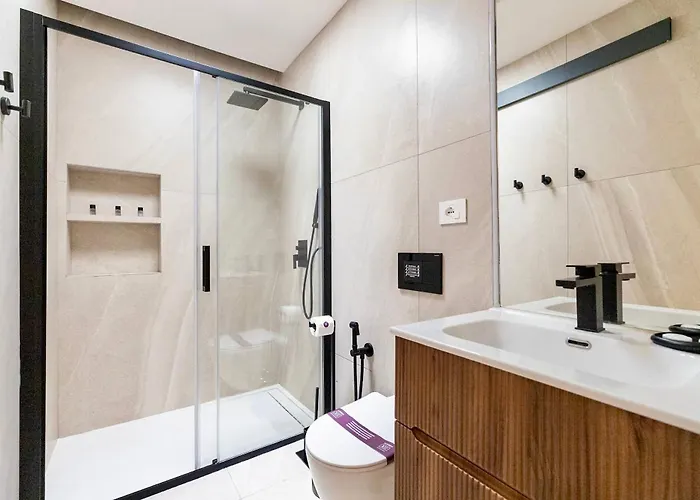 Suite Monte Nero Renovated 1Br Apartment, Central Olbia